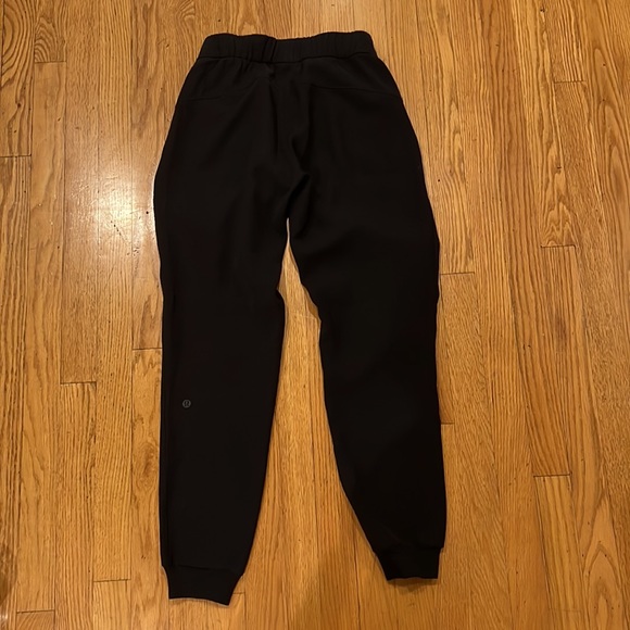 Lululemon On The Fly Jogger, Sz 6
Black EUC - Picture 2 of 5